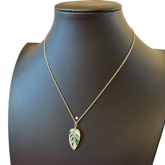 Delicate Looking Green & Gold Leaf Pendant Necklace - Picture 3 of 6